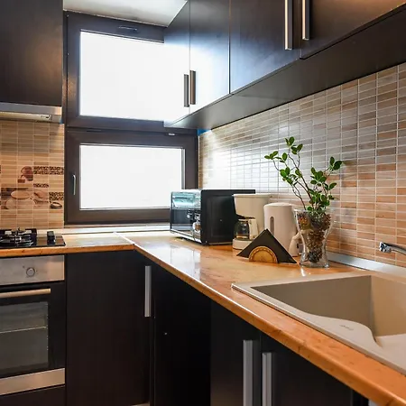 アパート City-centric Comfort: 1-bedroom Near Military Circle