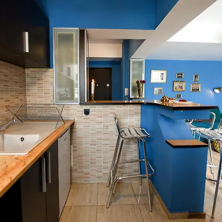 City-centric Comfort: 1-bedroom Near Military Circle アパート ブカレスト