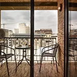 Апартаменти City-centric Comfort: 1-bedroom Near Military Circle *