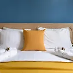 City-centric Comfort: 1-bedroom Near Military Circle Апартаменти