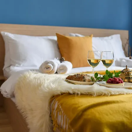 City-centric Comfort: 1-bedroom Near Military Circle