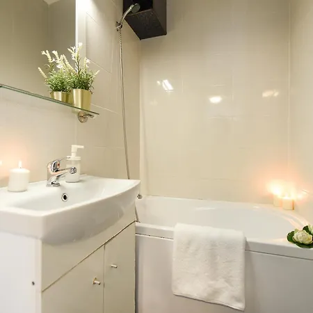 City-centric Comfort: 1-bedroom Near Military Circle * Bukareszt