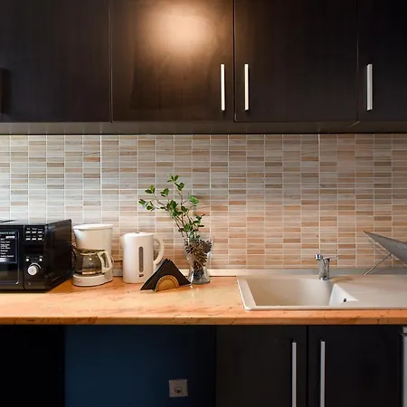 City-centric Comfort: 1-bedroom Near Military Circle