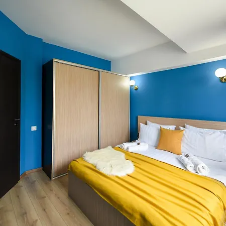 City-centric Comfort: 1-bedroom Near Military Circle Apartament *