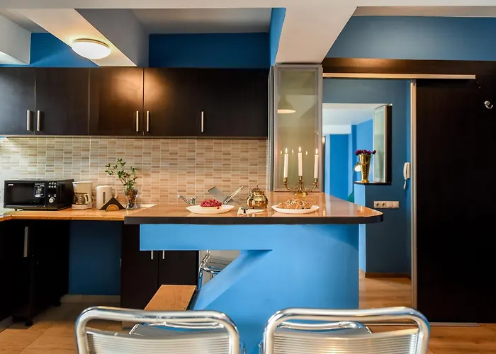 Lägenhet City-centric Comfort: 1-bedroom Near Military Circle *