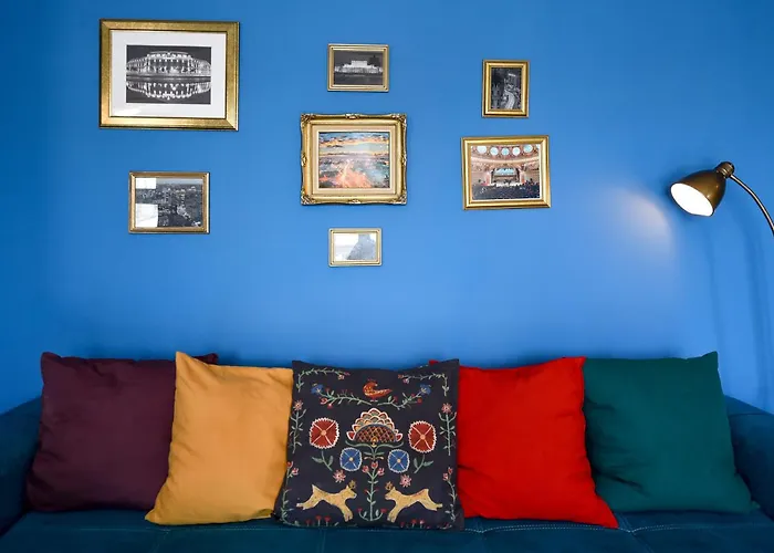 City-centric Comfort: 1-bedroom Near Military Circle Bukarest