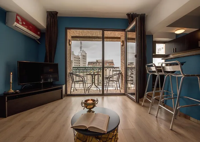 Lägenhet City-centric Comfort: 1-bedroom Near Military Circle Bukarest