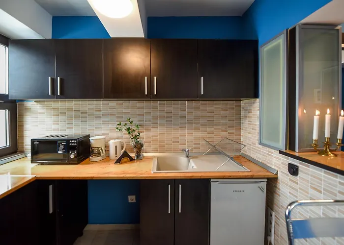 City-centric Comfort: 1-bedroom Near Military Circle Lägenhet *