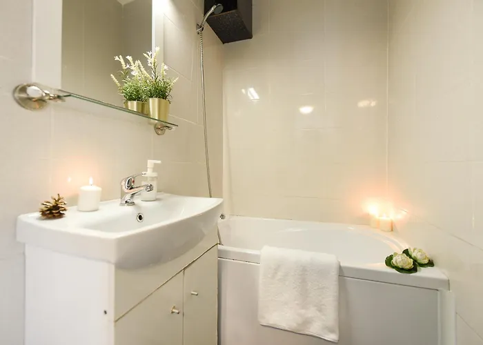 City-centric Comfort: 1-bedroom Near Military Circle * Bukarest