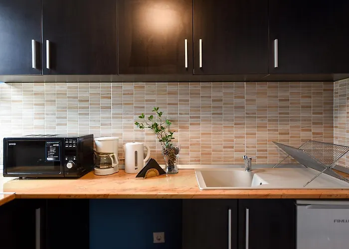 City-centric Comfort: 1-bedroom Near Military Circle