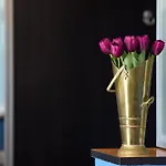 City-centric Comfort: 1-bedroom Near Military Circle * Bukurešť