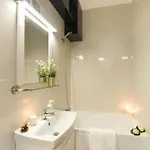 City-centric Comfort: 1-bedroom Near Military Circle Apartmán