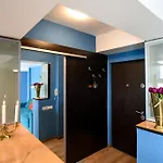 City-centric Comfort: 1-bedroom Near Military Circle Apartmán