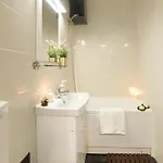 Apartmán City-centric Comfort: 1-bedroom Near Military Circle Bukurešť