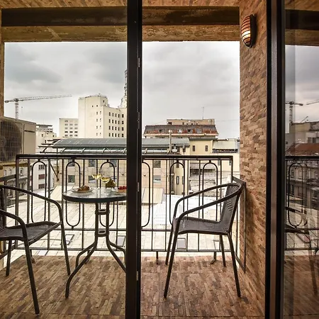 Apartmán City-centric Comfort: 1-bedroom Near Military Circle *