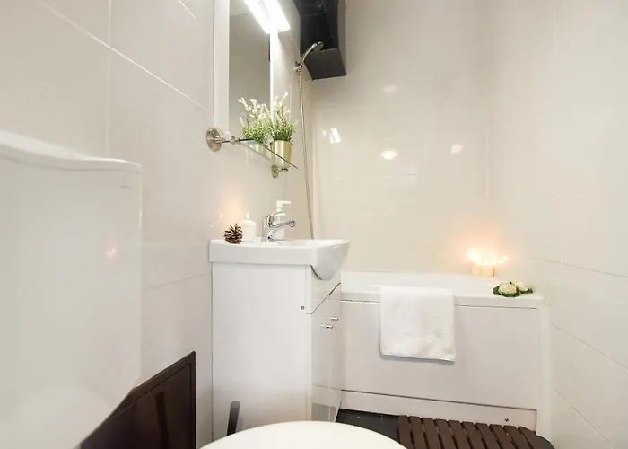 Apartamento City-centric Comfort: 1-bedroom Near Military Circle Bucarest