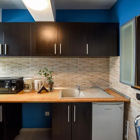 City-centric Comfort: 1-bedroom Near Military Circle Διαμέρισμα *