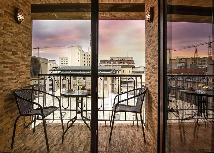 City-centric Comfort: 1-bedroom Near Military Circle Апартаменти Бухарест