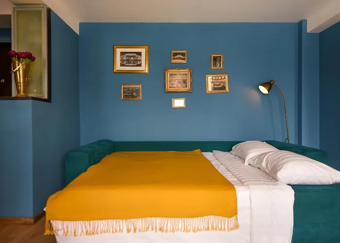 City-centric Comfort: 1-bedroom Near Military Circle Апартаменти