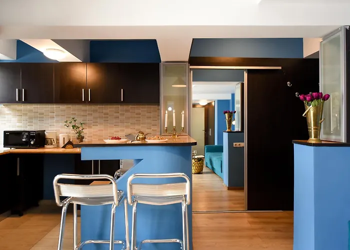 Апартаменти City-centric Comfort: 1-bedroom Near Military Circle