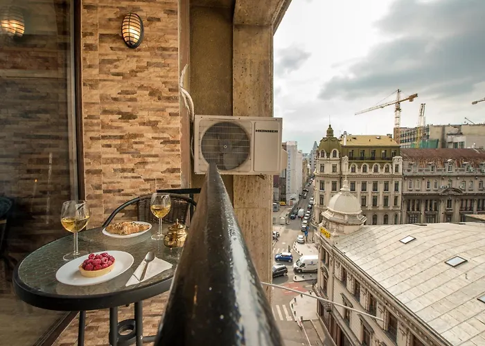 Апартаменти City-centric Comfort: 1-bedroom Near Military Circle *