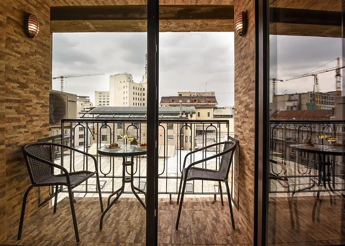 Апартаменти City-centric Comfort: 1-bedroom Near Military Circle *